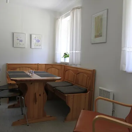 Bed and breakfast Tvaerskov Molle *